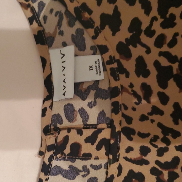 Women's Ava Viv Cheetah Print Blouse - Picture 3 of 4
